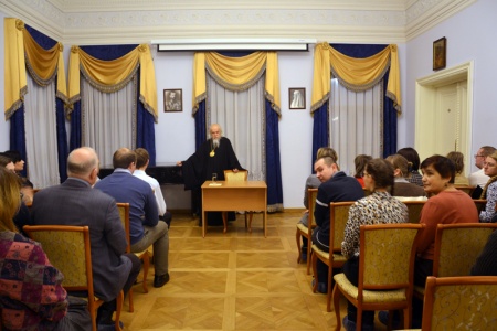 Будущие приемные родители встретились с епископом Орехово-Зуевским Пантелеимоном