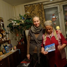 Патронажные сестры поздравили с Рождеством пожилых подопечных Марфо-Мариинской обители