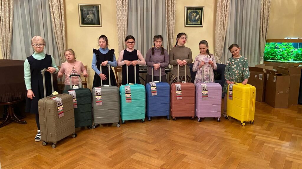 Пожертвование на чемоданы для девочек из Елизаветинского детского дома