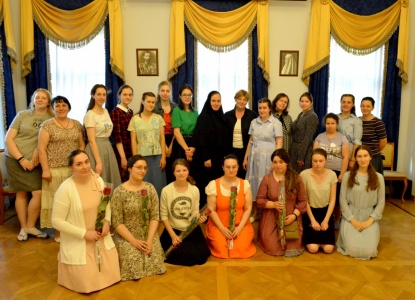Игумения Елисавета (Позднякова) встретилась с выпускницами Свято-Димитриевского училища
