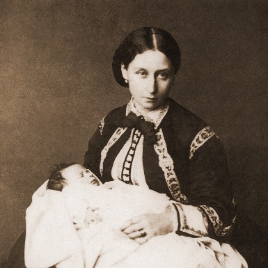 Принцесса Алиса с новорожденной Эллой. Декабрь 1864 г.