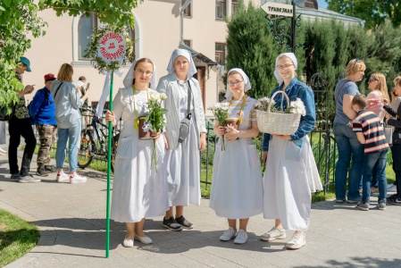 10 тысяч гостей и около 4 миллионов рублей – итоги «Белого цветка» в Марфо-Мариинской обители