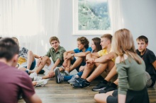 В Центре семейного устройства психологи проводят занятия для подростков