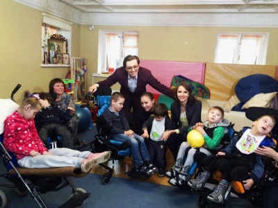 Развивающий центр для детей с ДЦП "Елизаветинский сад" посетил актер Сергей Безруков