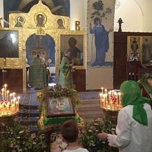 Богослужение в праздник Святой Троицы в Марфо-Мариинской обители