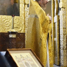 В преддверии Рождественского поста епископ Орехово-Зуевский Пантелеимон совершил богослужение в Марфо-Мариинской обители