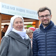 На дне благотворительности «Белый цветок» собрано почти 2 млн рублей на помощь беженцам и пострадавшим мирным жителям