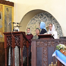 Богослужение в день памяти святых первоверховных апостолов Петра и Павла в Марфо-Мариинской обители