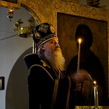 Архиепископ Феогност совершил в Обители утреню Великого Пятка с чтением двенадцати Страстных Евангелий