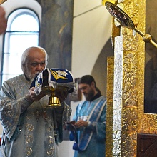 В праздник Покрова Пресвятой Богородицы Литургию в Покровском соборе обители совершил епископ Пантелеимон