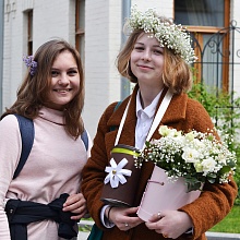 На дне благотворительности «Белый цветок» собрано почти 2 млн рублей на помощь беженцам и пострадавшим мирным жителям