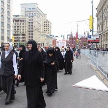 Сестры Марфо-Мариинской Обители приняли участие в Крестном ходе в центре столицы