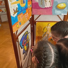 В Елизаветинском детском доме прошла выставка рисунков воспитанниц