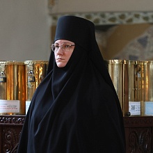 Председатель Синодального отдела по монастырям и монашеству совершил Литургию в Марфо-Мариинской обители милосердия в Москве